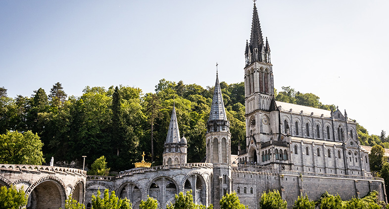 Lourdes, le sanctuaire marial au coeur des Pyrénées
