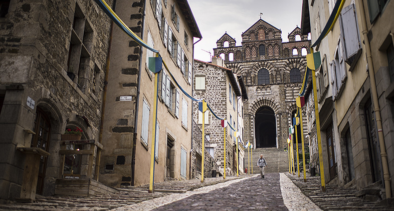La cathédrale du Puy-en-Velay, point de départ vers Compostelle La cathédrale du Puy-en-Velay, point de départ vers Compostelle