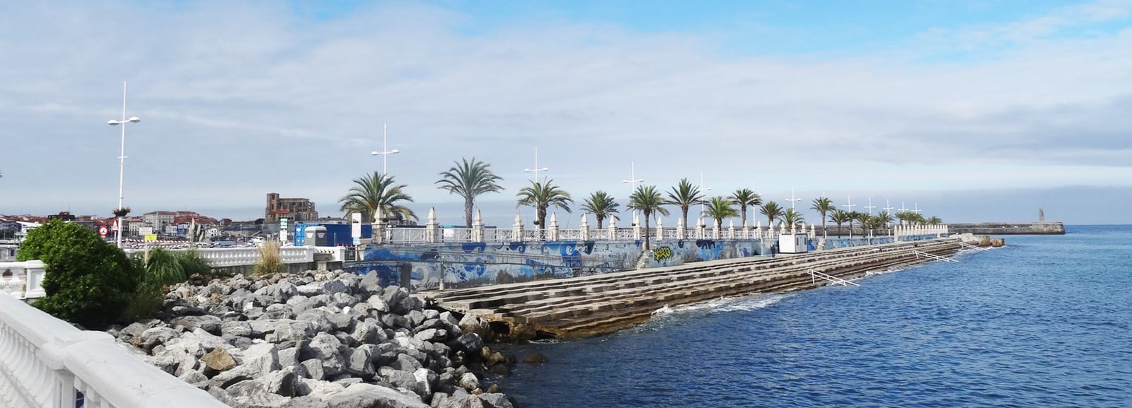 Castro Urdales, ses plages et son bord de mer sur camino del Norte près de Bilbao