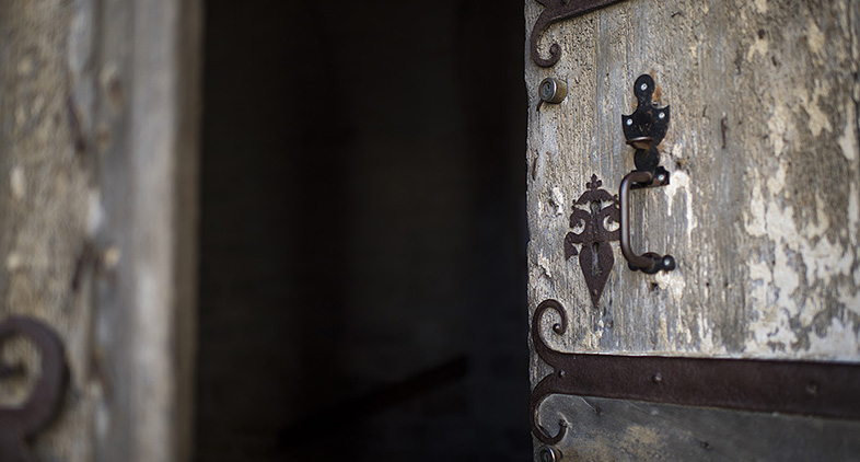 Porte d'une église sur le chemin de Compostelle 