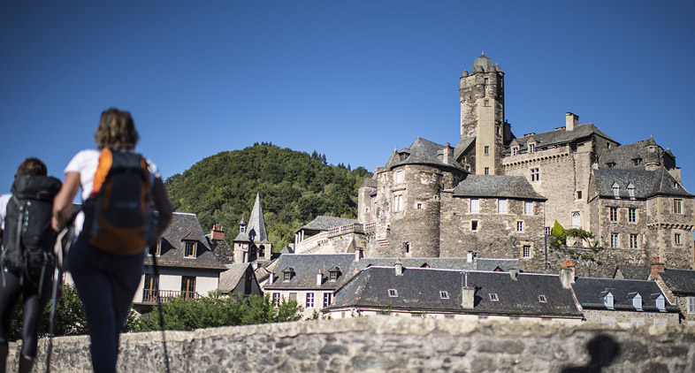Le château d'Estaing sur la Via Podiensis en Aveyron