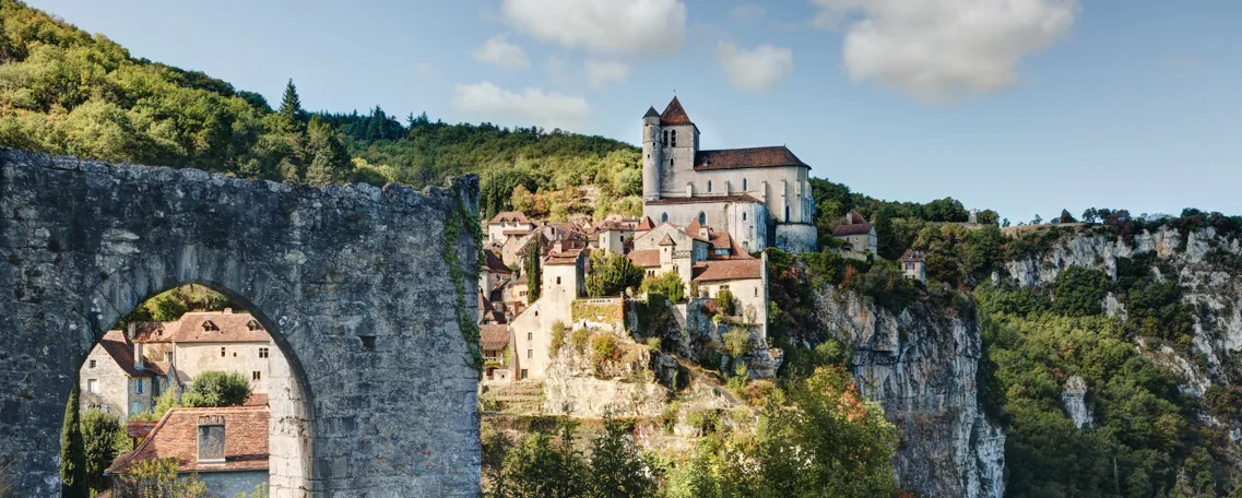 panosud360-AdobeStock Saint-Cirq-Lapopie