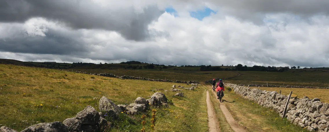 E. Balian La traversée de l'Aubrac à vélo