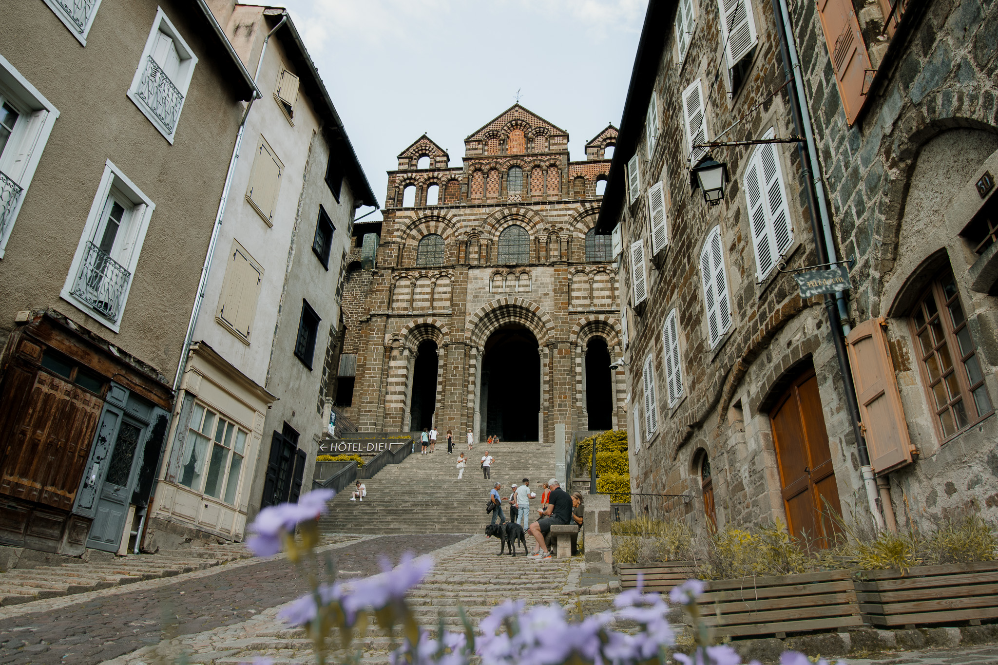 cathédrale du puy aline warie