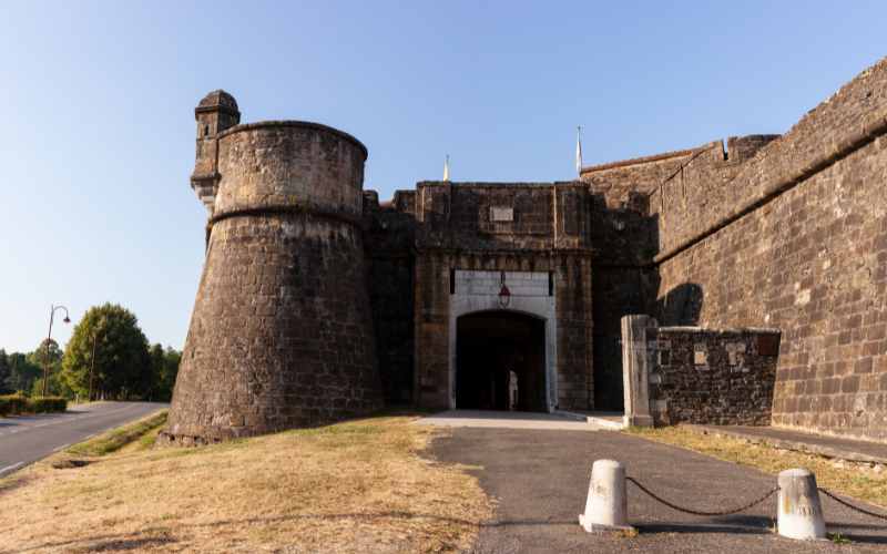 bepslabor Pont Saint-Antoine, Mur fortifié Navarrenx