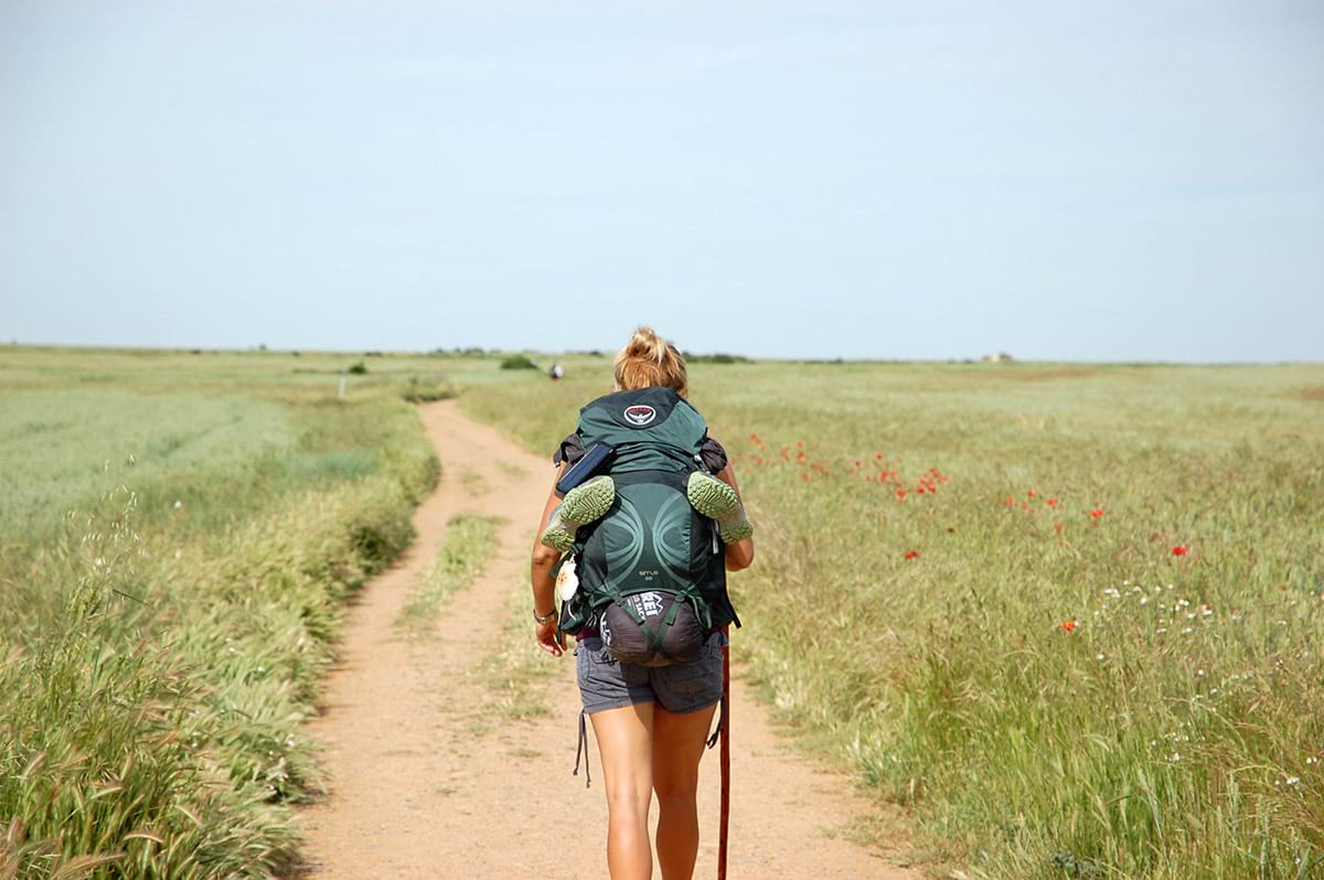 S. Placier Pèlerine sur le chemin près de Burgos en Espagne
