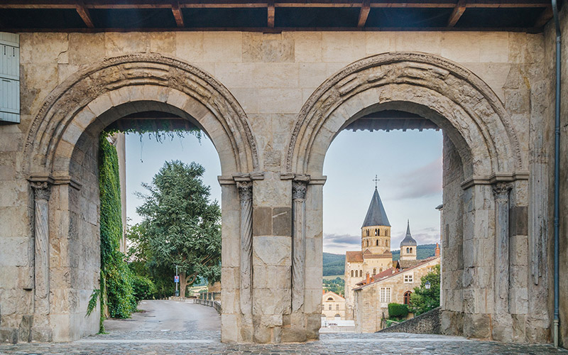 Le village de Cluny, étape vers Compostelle depuis Vézelay