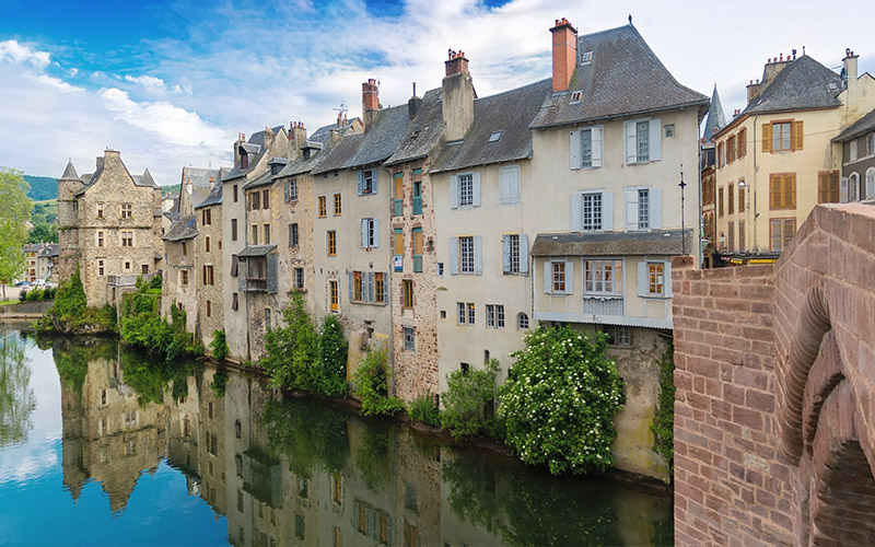 Village d'Espalion sur le chemin de Compostelle - AdobeStock - LaureF