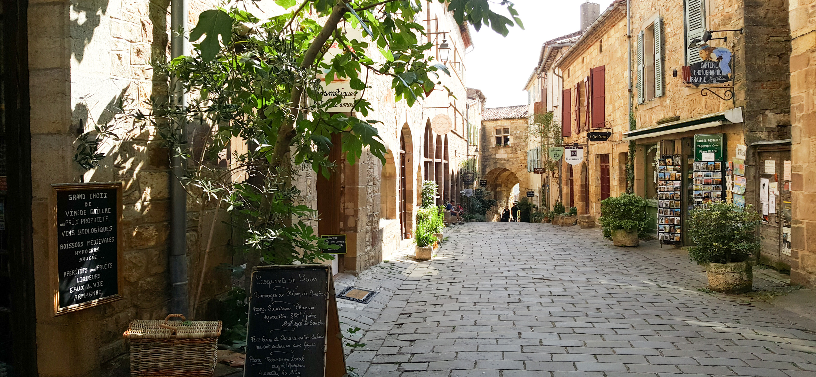 ville de cordes sur ciel sdelaunay