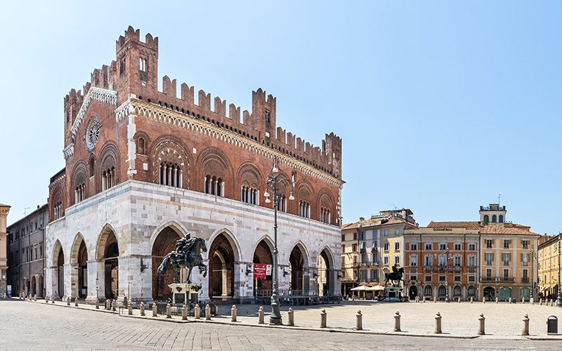 Place principale de Pacienza en Italie - AdobeStock