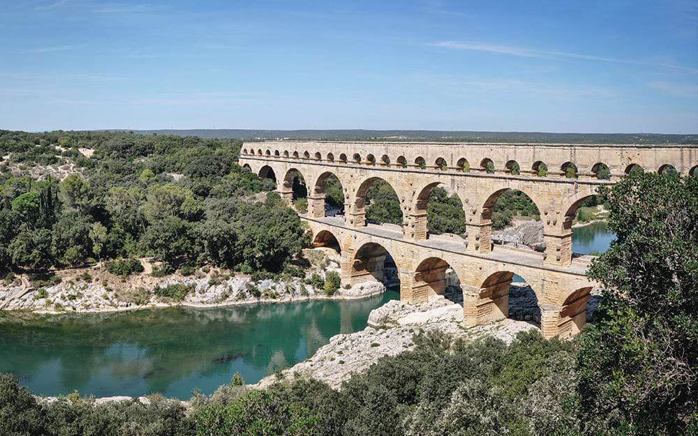 Le pont du Gard, sur le chemin Urbain V - Adobestock