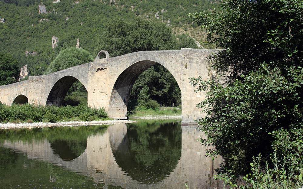 Pont de Quézac en Lozère - AdobeStock - Loflo