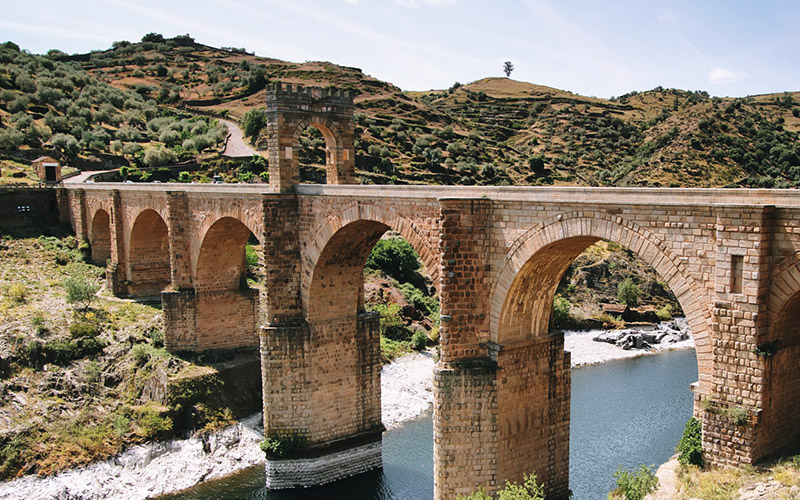 Pont sur la Via de la Plata en Espagne - AdobeStock