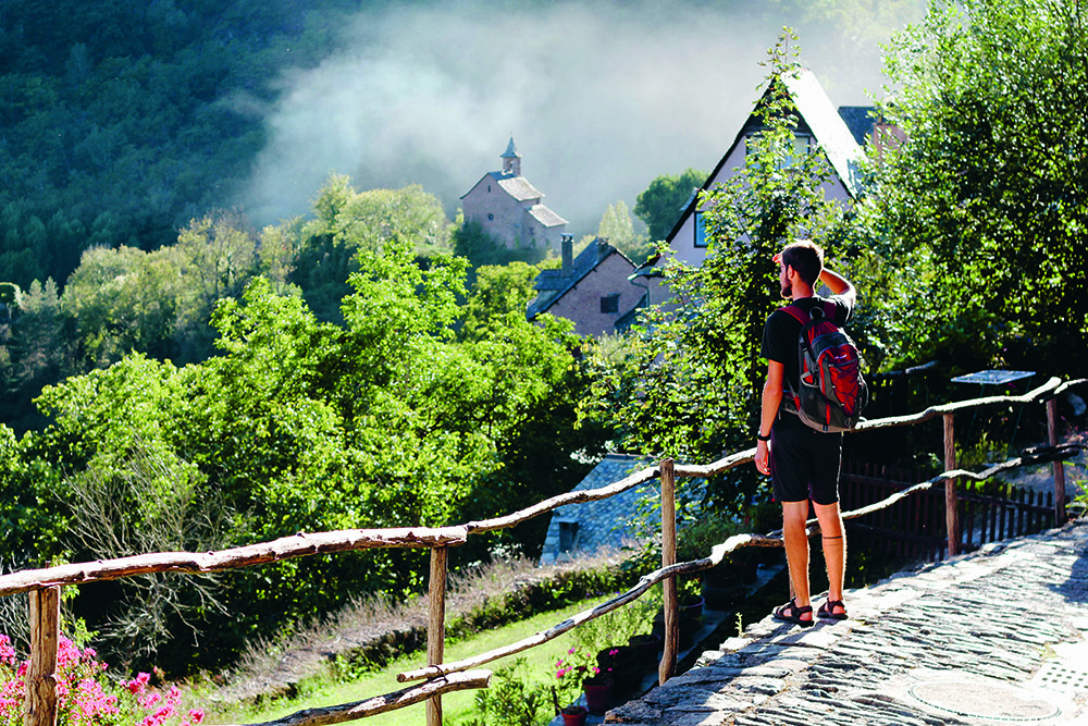 Randonneur sur les hauteurs de Conques - SDelaunay