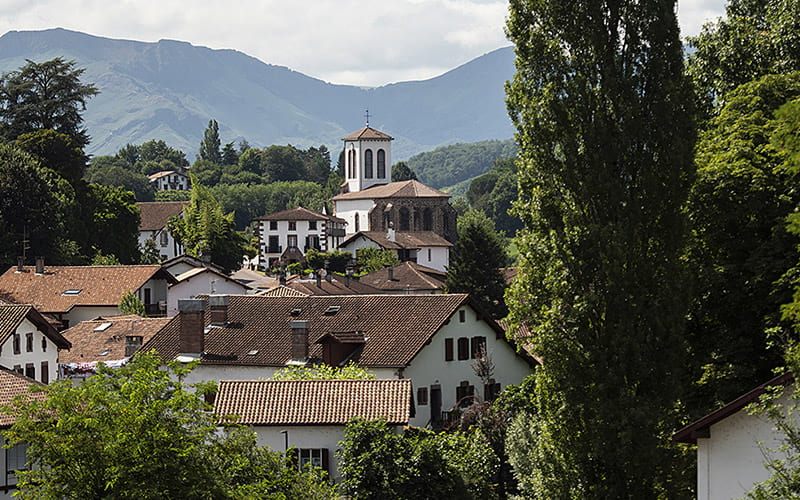 L'église et le village de Saint-Jean-Pied-de-Port - TVattard