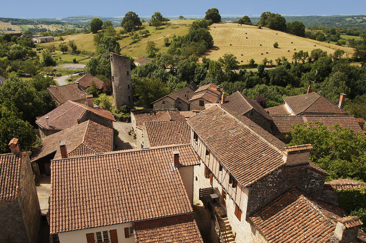 Le village de Cardaillac dans le Lot - Jérome Rommé - AdobeStock