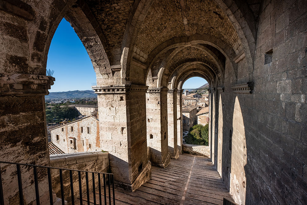 Le village de Gubbio sur le chemin de Saint-François d'Assise - AdobeStock - Robertonencini