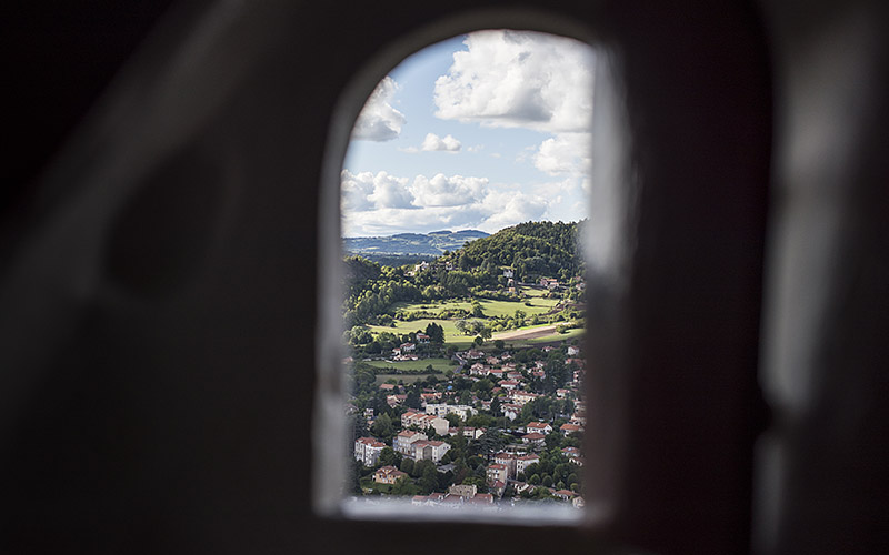 Vue intérieure de la statue Notre-Dame de France au Puy - TVattard