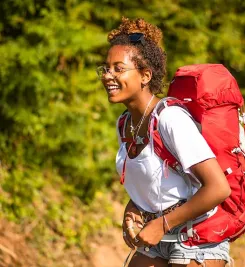 Randonneur sur le chemin