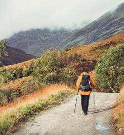Randonneur sur le Chemin de Saint Cuthbert
