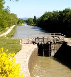 Canal du midi chemin d'Arles