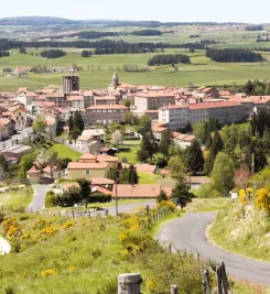 Vue sur le village de Saugues