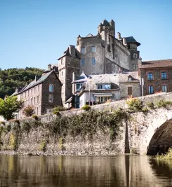 Arrivée dans le village d'Estaing