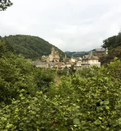 Vue sur Estaing, chemin de Compostelle