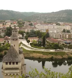 Vue de village sur le chemin