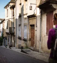 Randonneuse sur le chemin de Compostelle