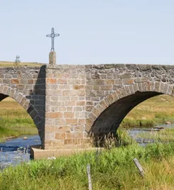 Ancien pont au cœur de l'Aubrac