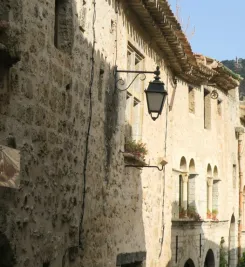Ruelle médiéval du village de Saint-Guilhem-le-Désert