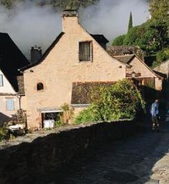 Randonneurs à Conques