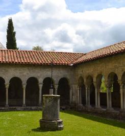 Au pied de la Cathédrale Notre-Dame de Saint-Bertrand-de-Comminges