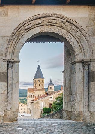 Le clocher de Cluny sur le chemin de Compostelle