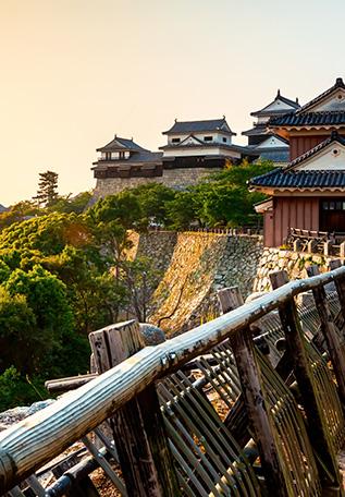 Château de Matuyama sur les chemins sacrés du Japon