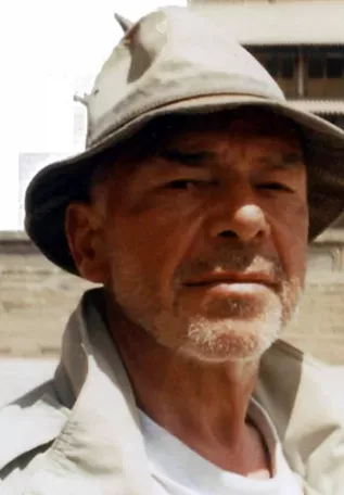 Bernard Ollivier Bernard Ollivier : « Marcher pour changer »