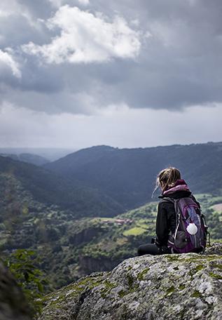 Randonneuse sur le chemin de Compostelle - TVattard