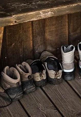 Chaussures de randonnée sur le chemin de Compostelle - TVattard