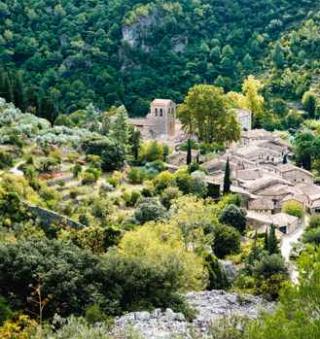 Un village sur les chemins de Compostelle
