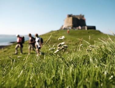 Randonneurs sur Holy Island Lindisfarne