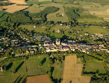 Vue sur la Bastide de Beaumont dans le Périgord