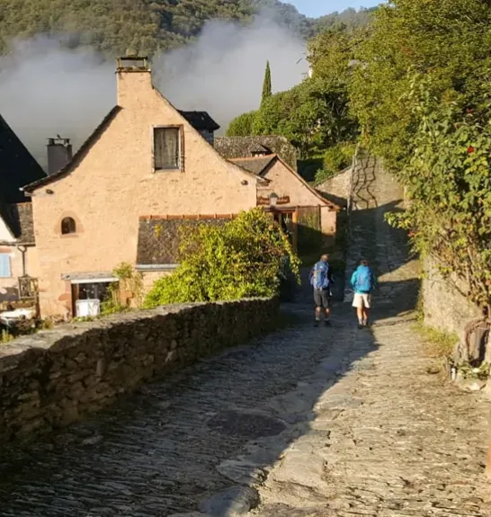 Traversée de Conques, chemin de Compostelle