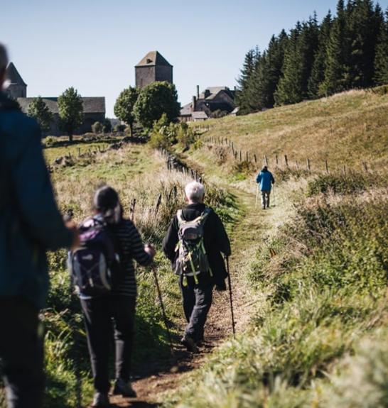 Randonneurs près d'Aumont-Aubrac