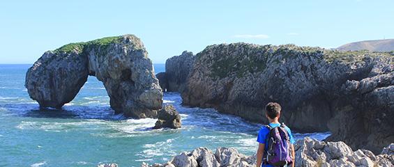 Paysage côtier sur le Camino Norte en Espagne