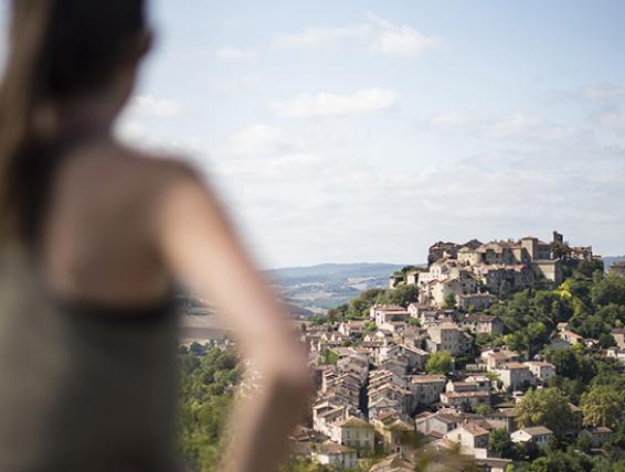 Randonneuse en liberté sur le chemin de Compostelle à Najac